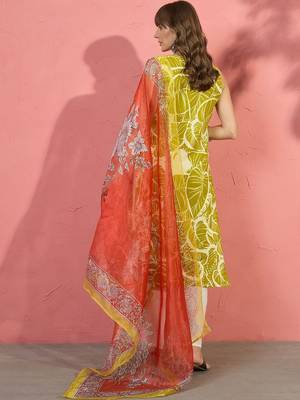 women floral printed regular kurta with palazzos & with dupatta 4
