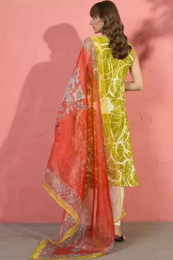 women floral printed regular kurta with palazzos & with dupatta