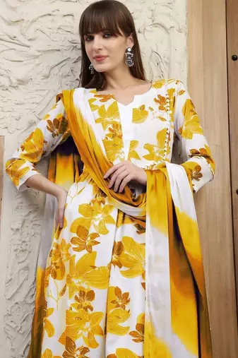 women floral printed regular  cotton kurta with trousers & with dupatta