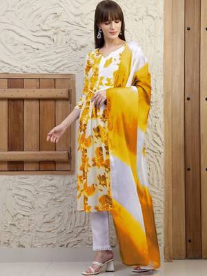 women floral printed regular  cotton kurta with trousers & with dupatta 5
