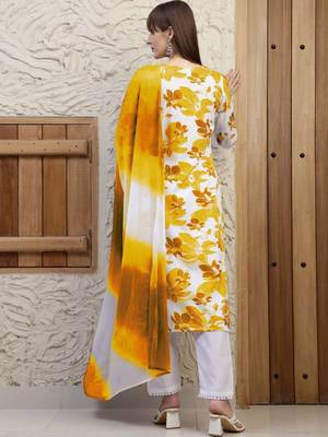 women floral printed regular  cotton kurta with trousers & with dupatta 6