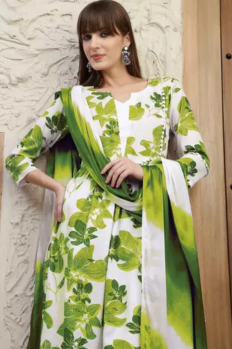 women floral printed regular  cotton kurta with trousers & with dupatta