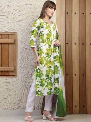 women floral printed regular  cotton kurta with trousers & with dupatta 4