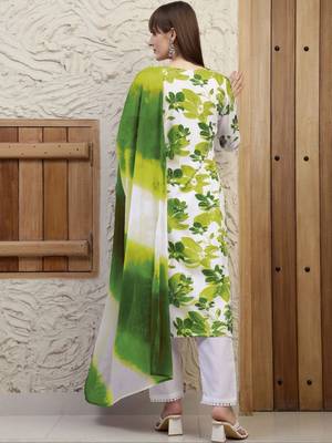 women floral printed regular  cotton kurta with trousers & with dupatta 6