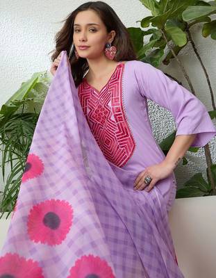women ethnic motifs embroidered regular thread work kurta with trousers & with dupatta 2