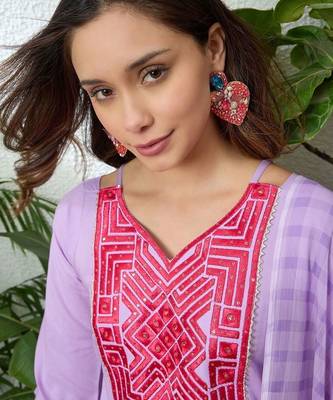 women ethnic motifs embroidered regular thread work kurta with trousers & with dupatta 5