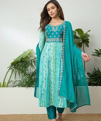 women leheriya printed regular zardozi kurta with trousers & with dupatta 6