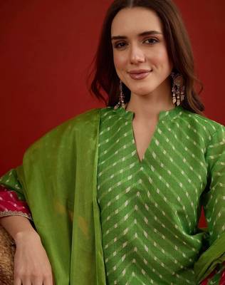 women leheriya print linen kurta with farshi salwar set 5
