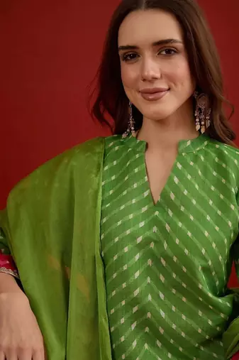 women leheriya print linen kurta with farshi salwar set