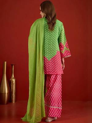 women leheriya print linen kurta with farshi salwar set 7