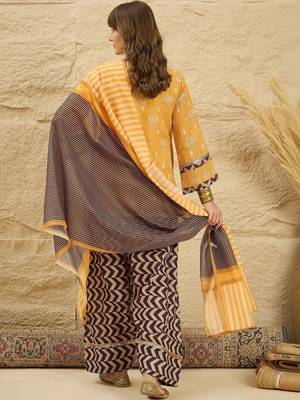 women floral printed regular linen kurta with palazzos & with dupatta 7