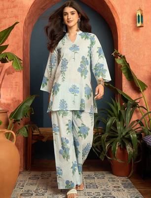 women floral printed regular  cotton kurti with palazzos 1