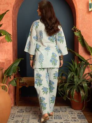 women floral printed regular  cotton kurti with palazzos 4