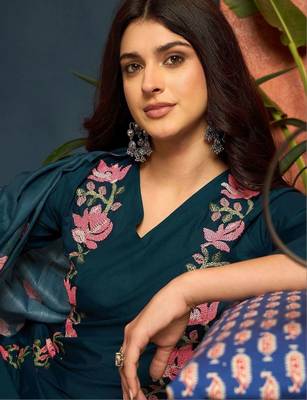 women cotton floral embroidered thread work kurta with palazzos & dupatta 6