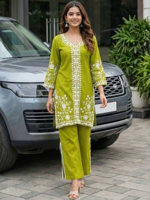 women ethnic motifs embroidered regular zardozi kurta with palazzos 1