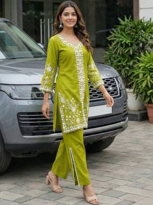 women ethnic motifs embroidered regular zardozi kurta with palazzos 3