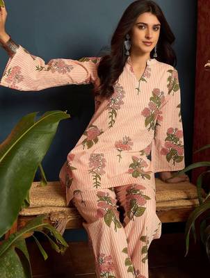 women floral printed regular  cotton kurta with trousers 2