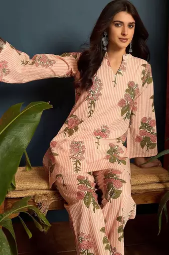 women floral printed regular  cotton kurta with trousers