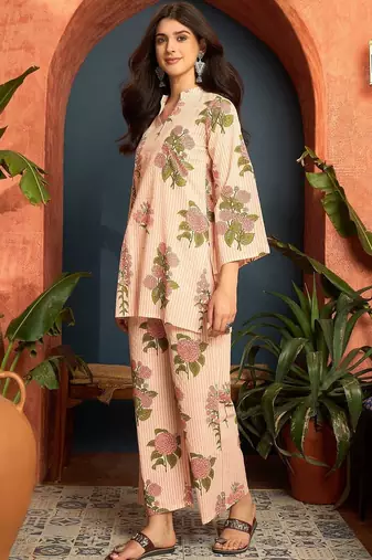women floral printed regular  cotton kurta with trousers