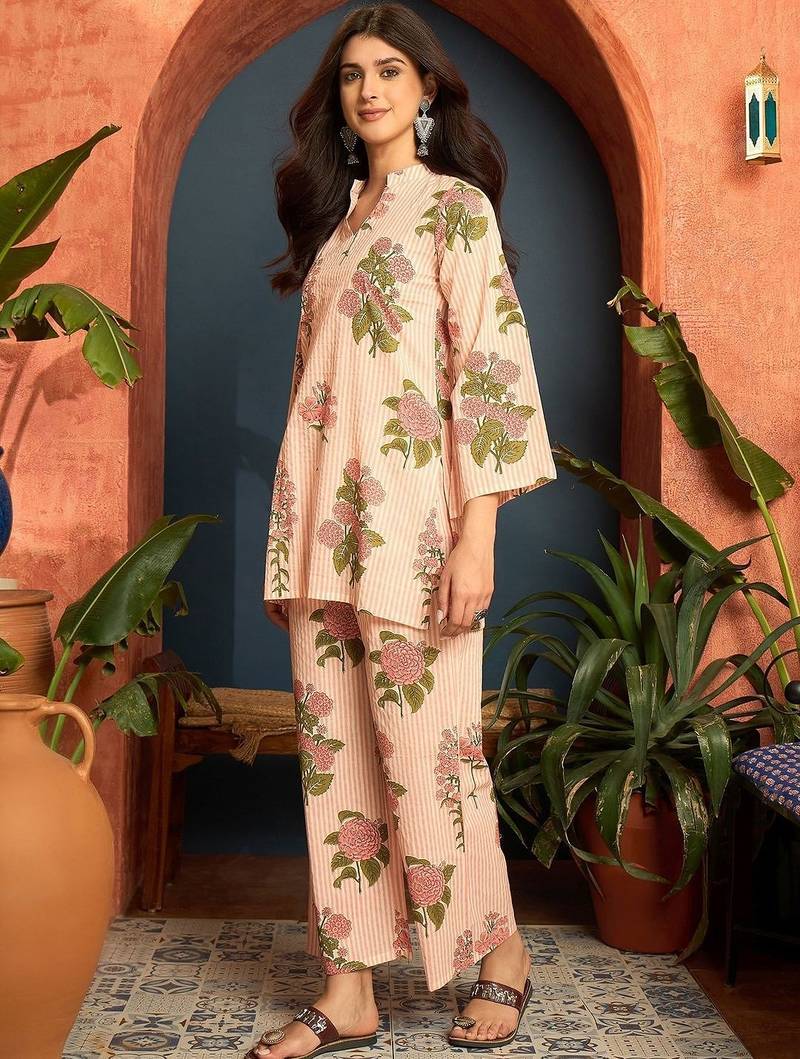women floral printed regular  cotton kurta with trousers