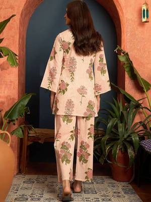 women floral printed regular  cotton kurta with trousers 4