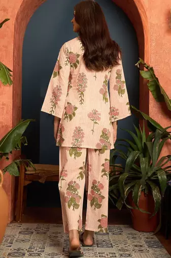 women floral printed regular  cotton kurta with trousers