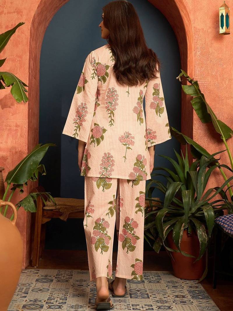women floral printed regular  cotton kurta with trousers
