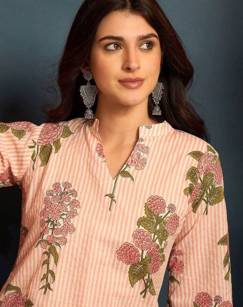 women floral printed regular  cotton kurta with trousers