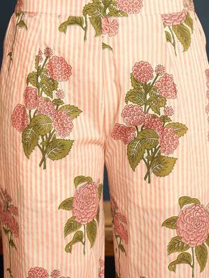 women floral printed regular  cotton kurta with trousers 6