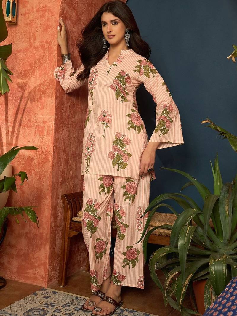 women floral printed regular  cotton kurta with trousers