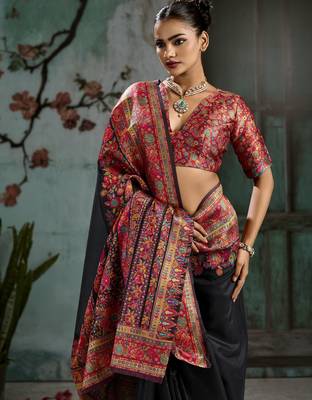 black hand woven munga cotton blend saree with blouse 4