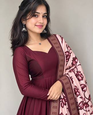 Women's maroon solid anarkali kurta set with digitally printed kalamkari set 2