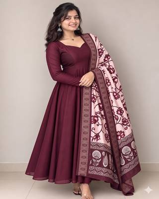 Women's maroon solid anarkali kurta set with digitally printed kalamkari set 3