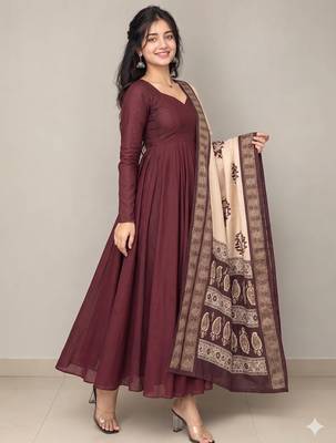 Women's red solid anarkali kurta set with digitally printed kalamkari set 3