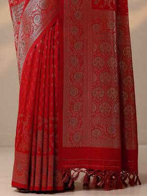 red woven design banarasi saree with unstitched blouse piece 3