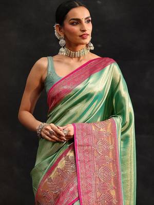 green woven design silk blend saree 4