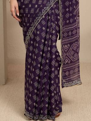 purple ethnic motifs printed saree with unstitched blouse piece 2