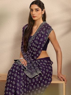 purple ethnic motifs printed saree with unstitched blouse piece 3