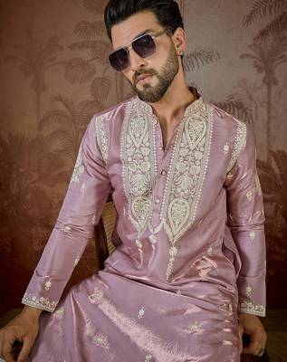 pink silk blend kurta with solid thread work embroidery 1