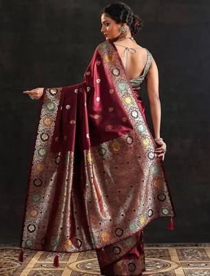 maroon woven design saree with unstitched blouse piece 3