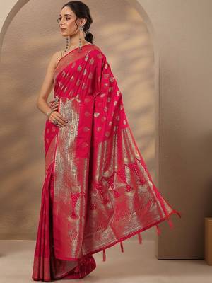 woven design saree with unstitched blouse piece 1