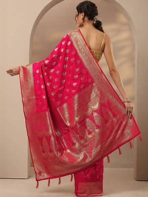 woven design saree with unstitched blouse piece 4