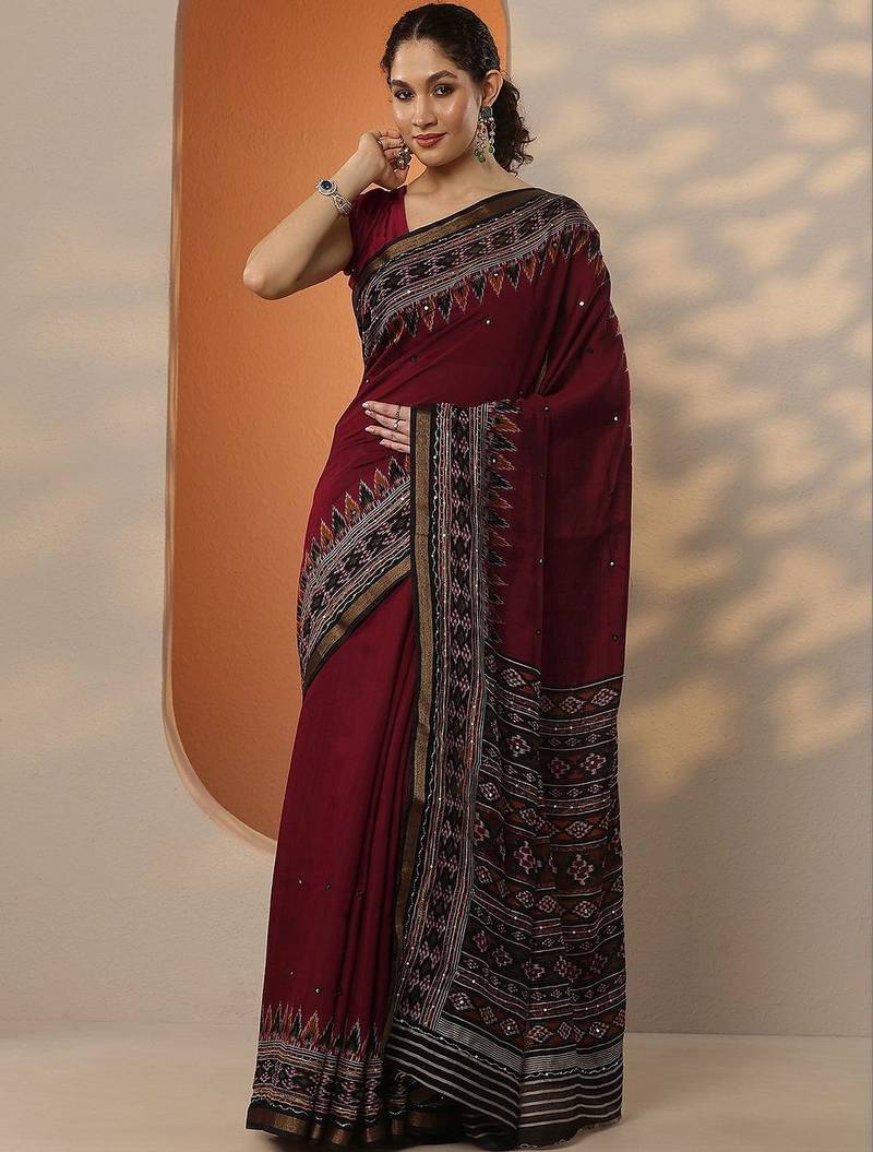 maroon solid saree with unstitched blouse piece