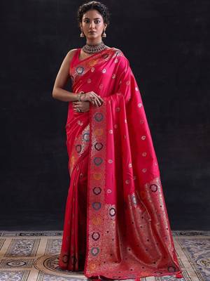 magenta woven design saree with unstitched blouse piece 2
