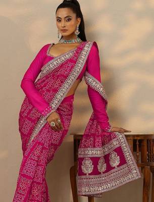 magenta bandhani printed saree with unstitched blouse piece 2