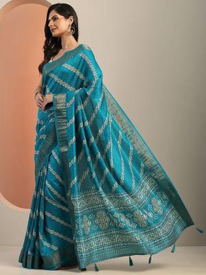 blue printed saree with unstitched blouse piece 3