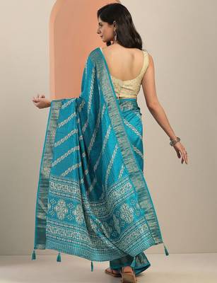 blue printed saree with unstitched blouse piece 4