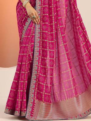 magenta printed saree with unstitched blouse piece 5