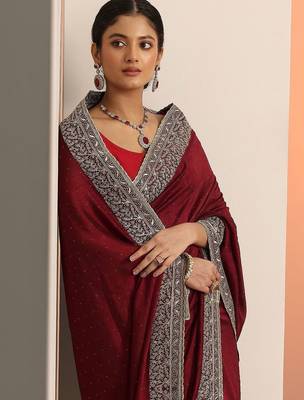 maroon embellished saree with unstitched blouse piece 3