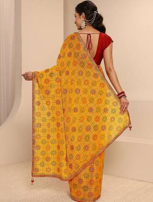 yellow bandhani printed saree with unstitched blouse piece 4